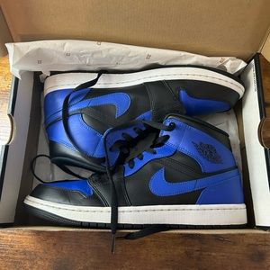 Jordan 1 Mid Hyper Royal Tumbled Leather Mens Size 11.5